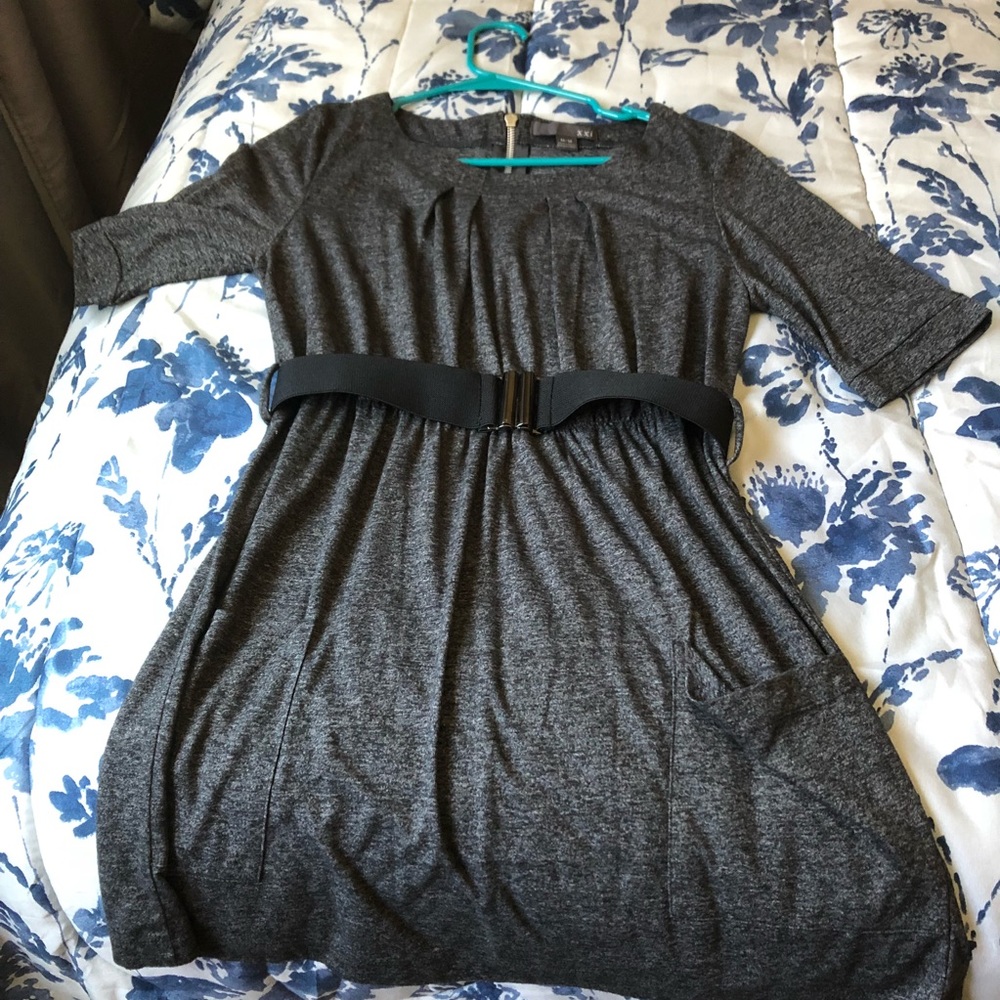 Casual dress w/ belt accessory
